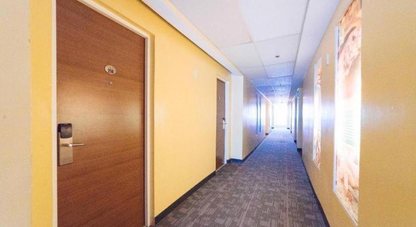 The Ritz Hotel At Garden Oases Davao Exterior photo