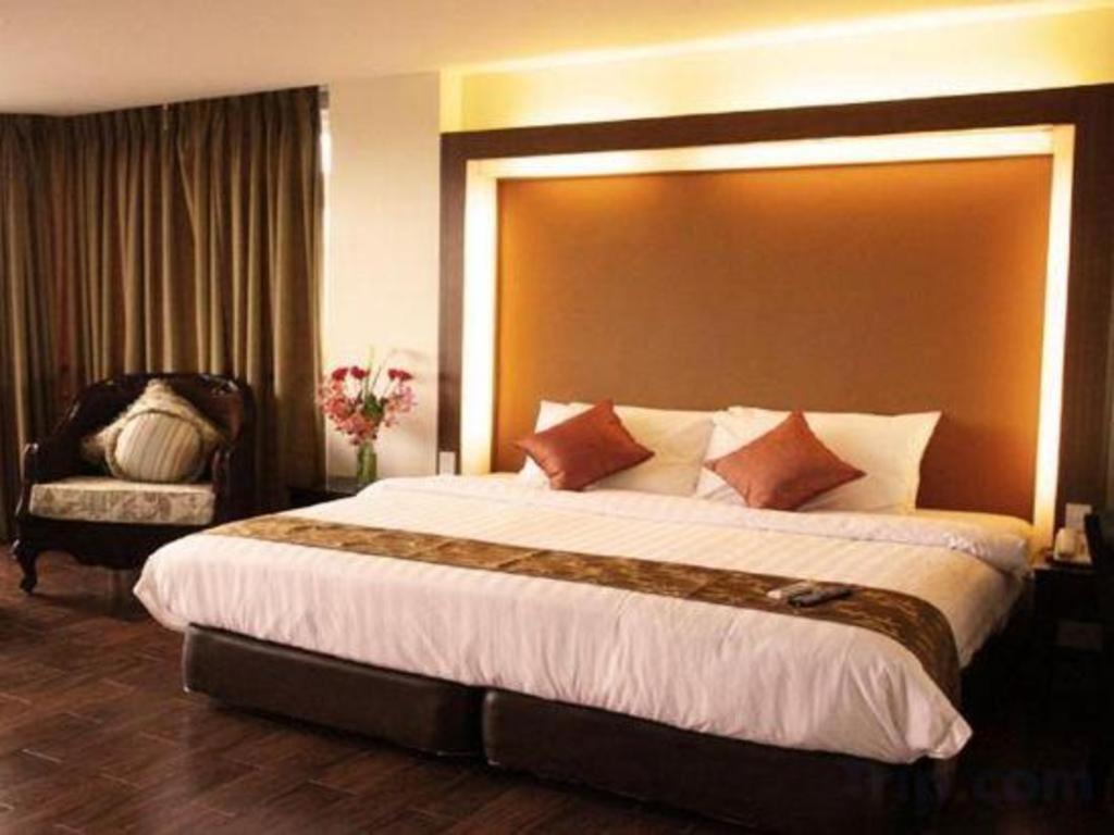 The Ritz Hotel At Garden Oases Davao Exterior photo