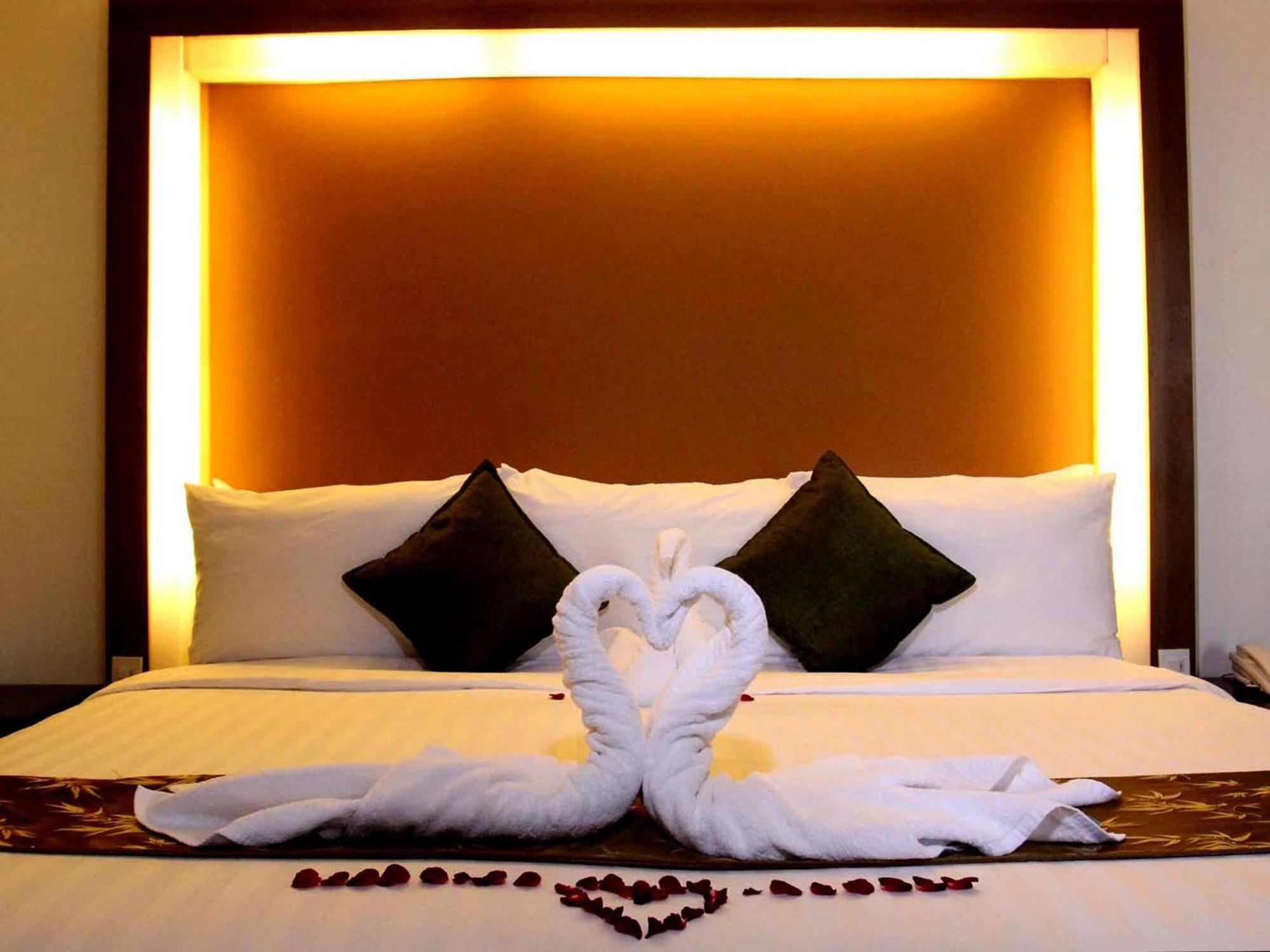 The Ritz Hotel At Garden Oases Davao Exterior photo